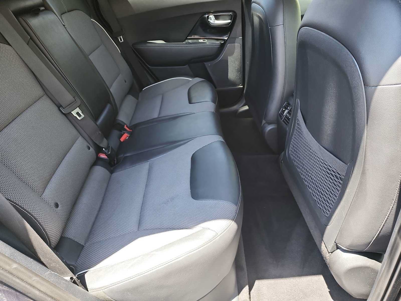 Used 2022 Kia Niro EX FWD image 17