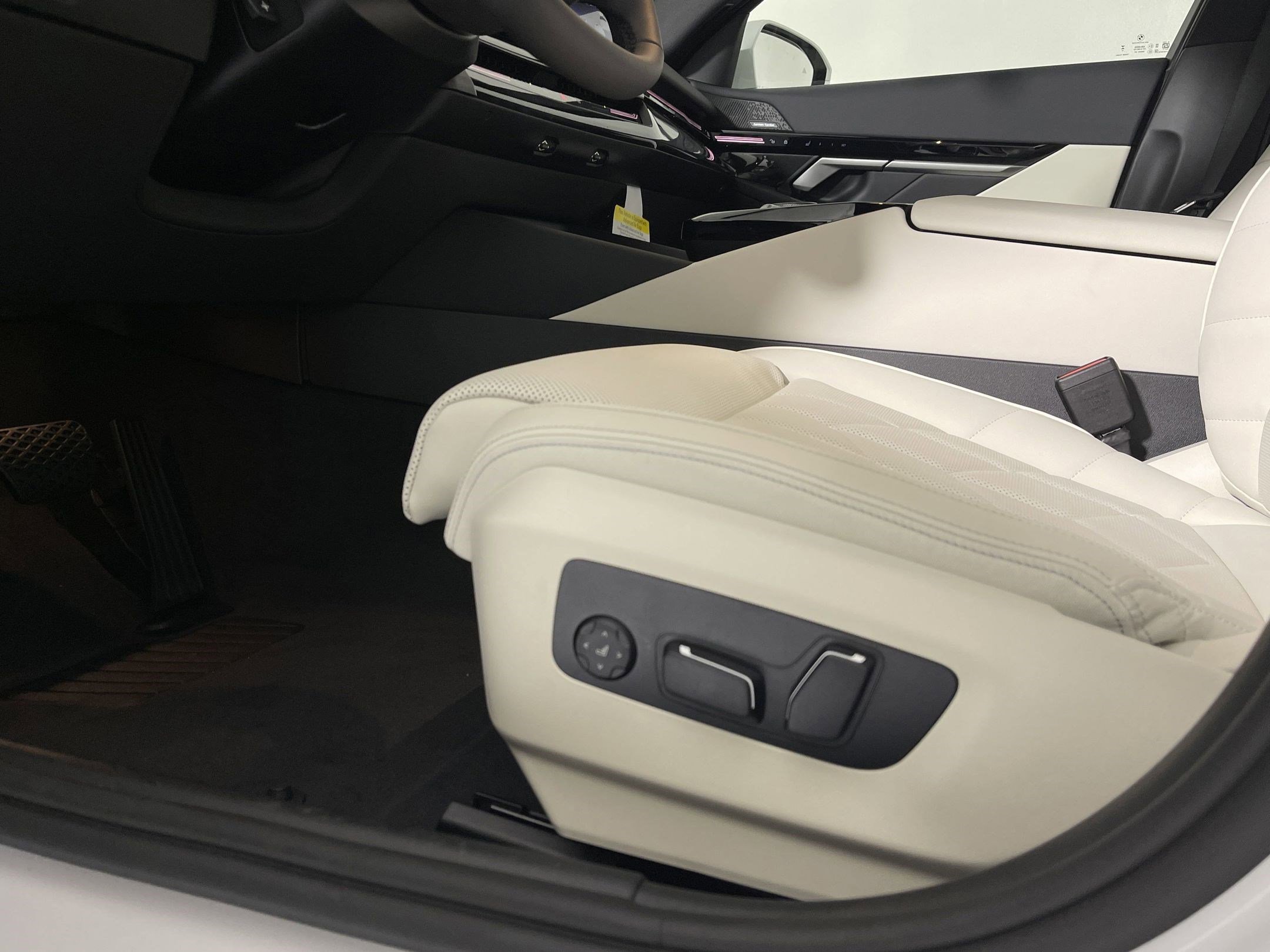 Used 2026 BMW 530i w/ Premium Package image 13