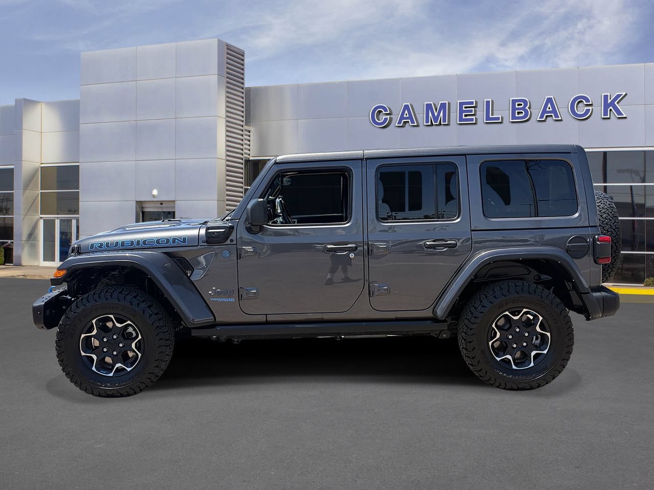 Used 2022 Jeep Wrangler Unlimited Rubicon 4xe w/ Steel Bumper Group AWD/4WD image 3