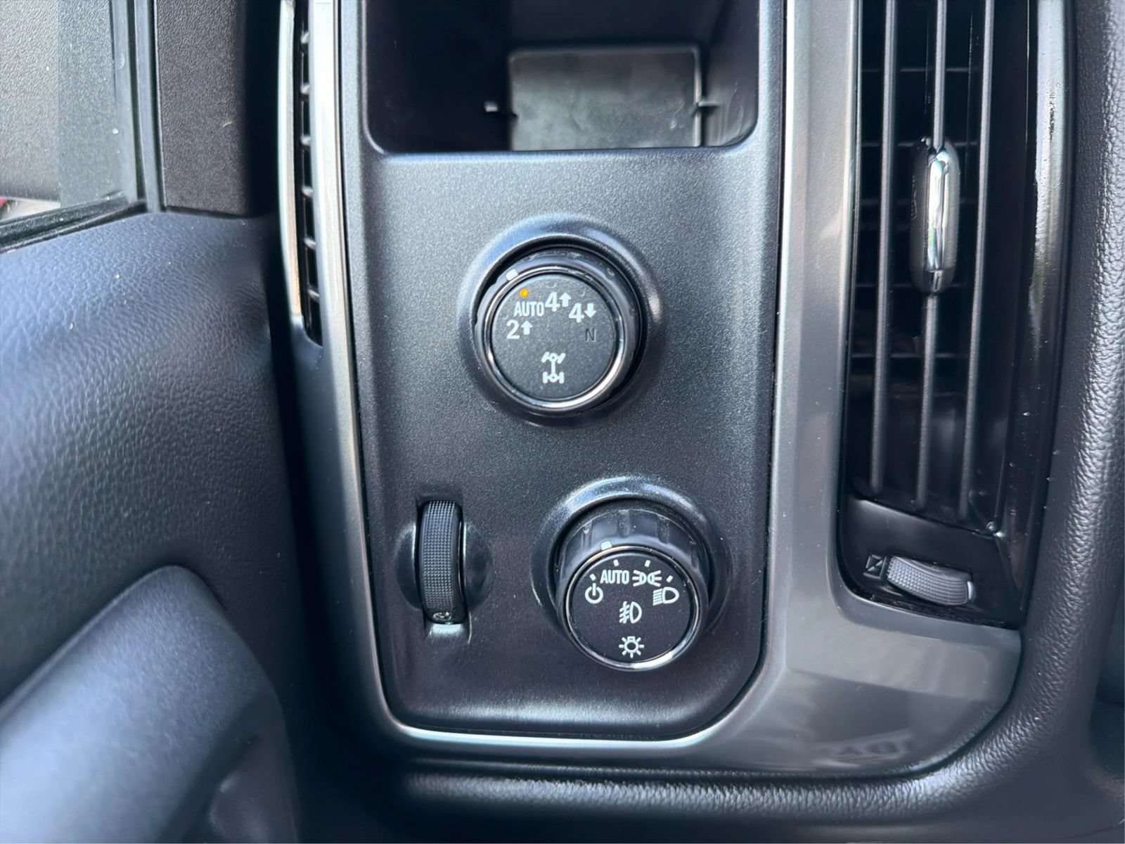 Used 2018 Chevrolet Silverado 1500 LT w/ All Star Edition AWD/4WD image 21