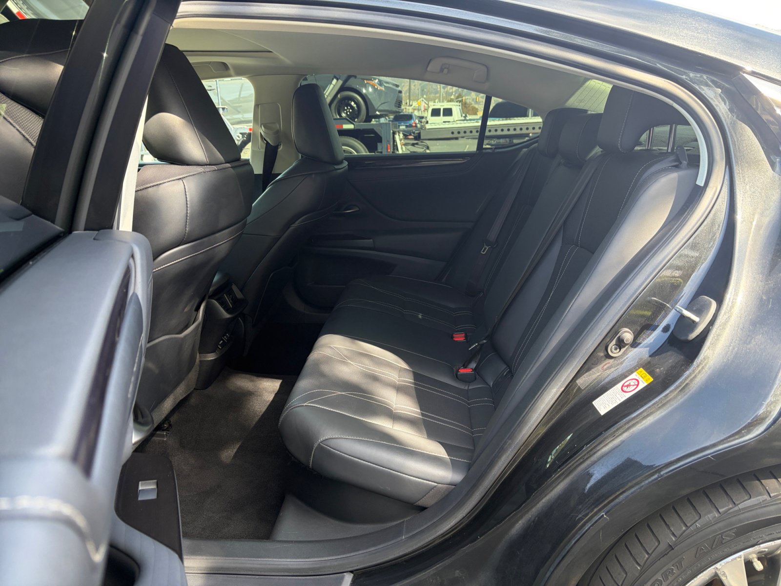 Used 2019 Lexus ES 300h w/ Accessory Package 2 FWD image 26