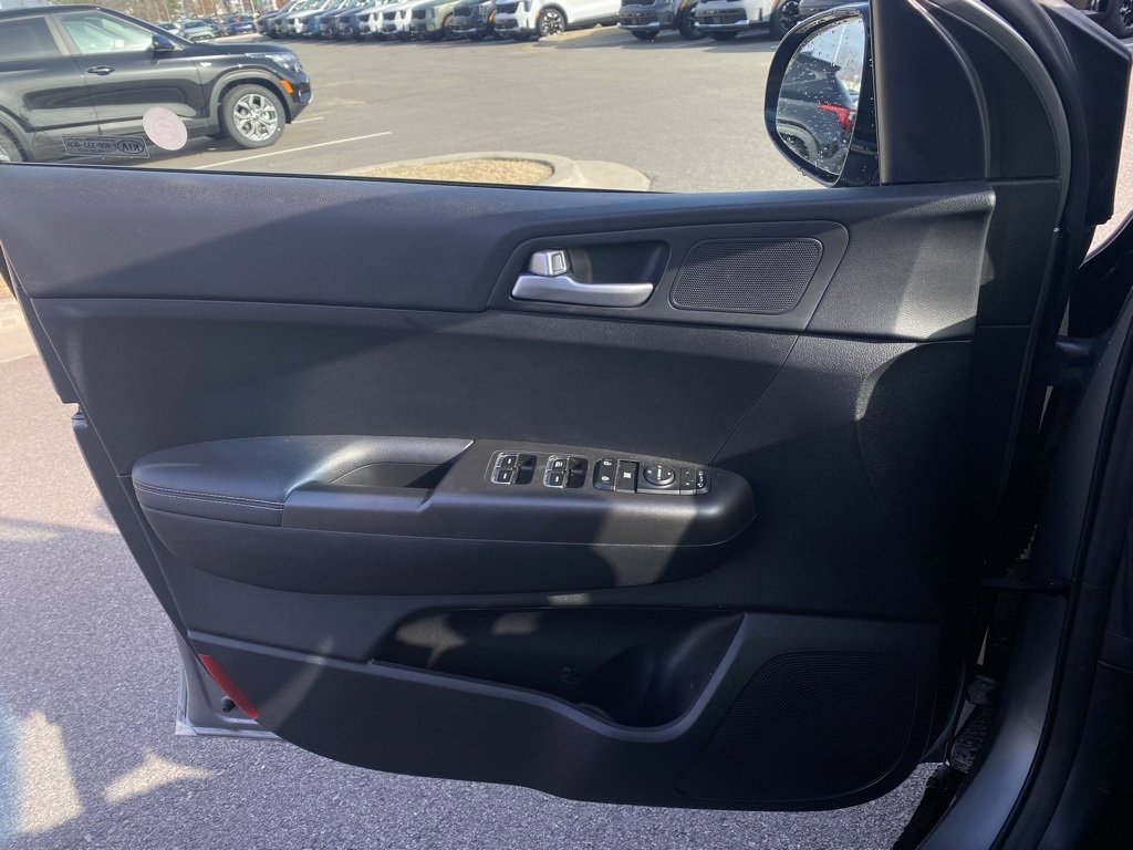 Certified 2022 Kia Sportage LX w/ LX FWD Value Edition Package image 19