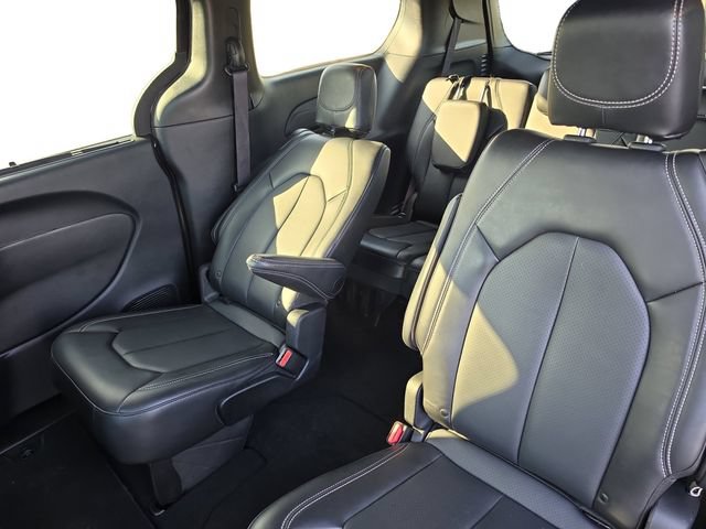 Used 2025 Chrysler Pacifica Select FWD image 15