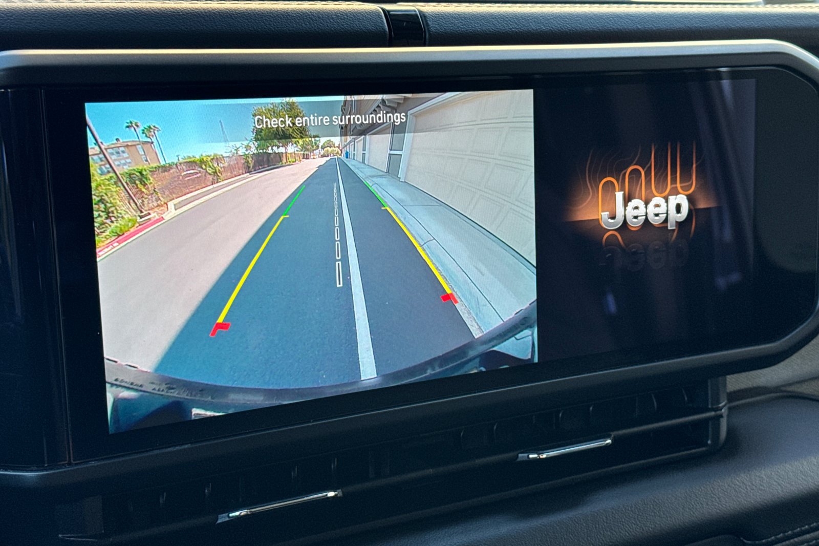 Used 2025 Jeep Wrangler Unlimited Sahara AWD/4WD image 19