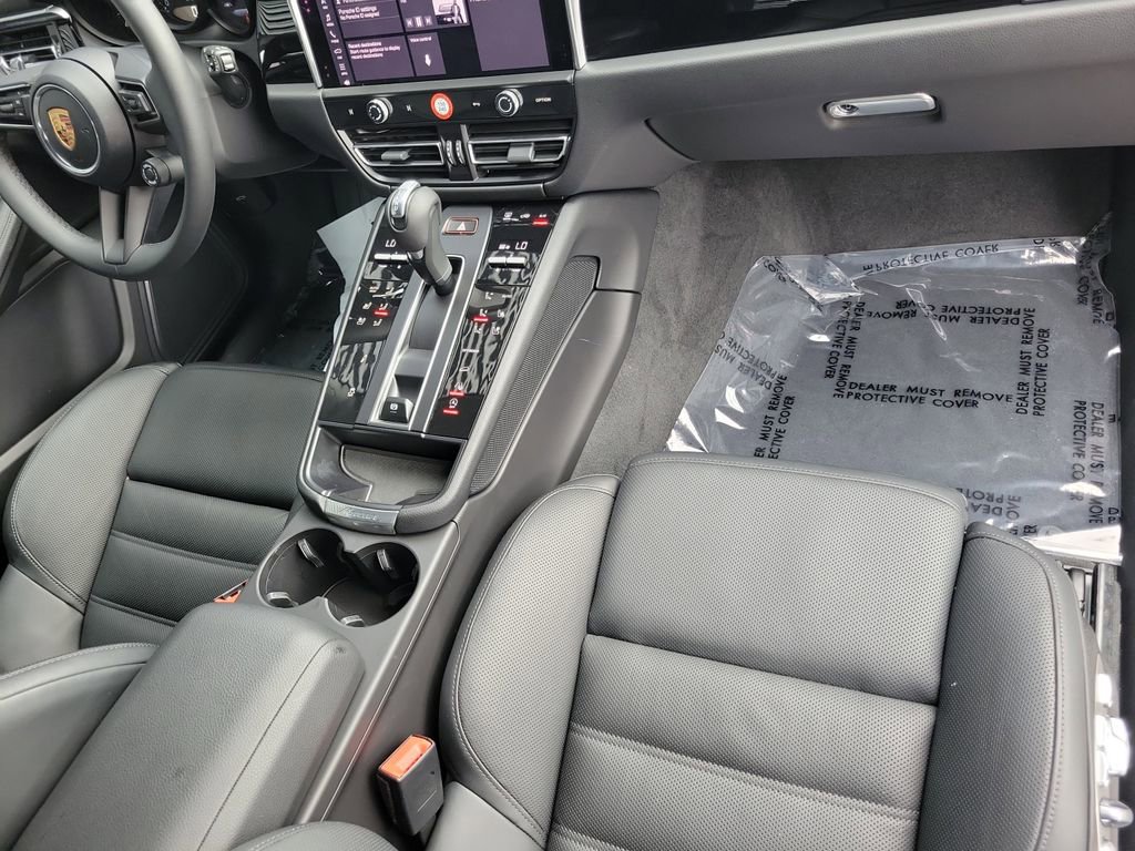 Certified 2025 Porsche Macan image 19