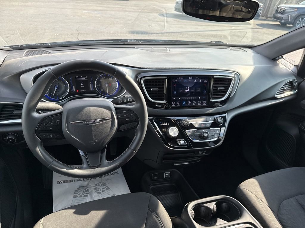 Used 2018 Chrysler Pacifica Touring Plus w/ S Appearance Package FWD image 28