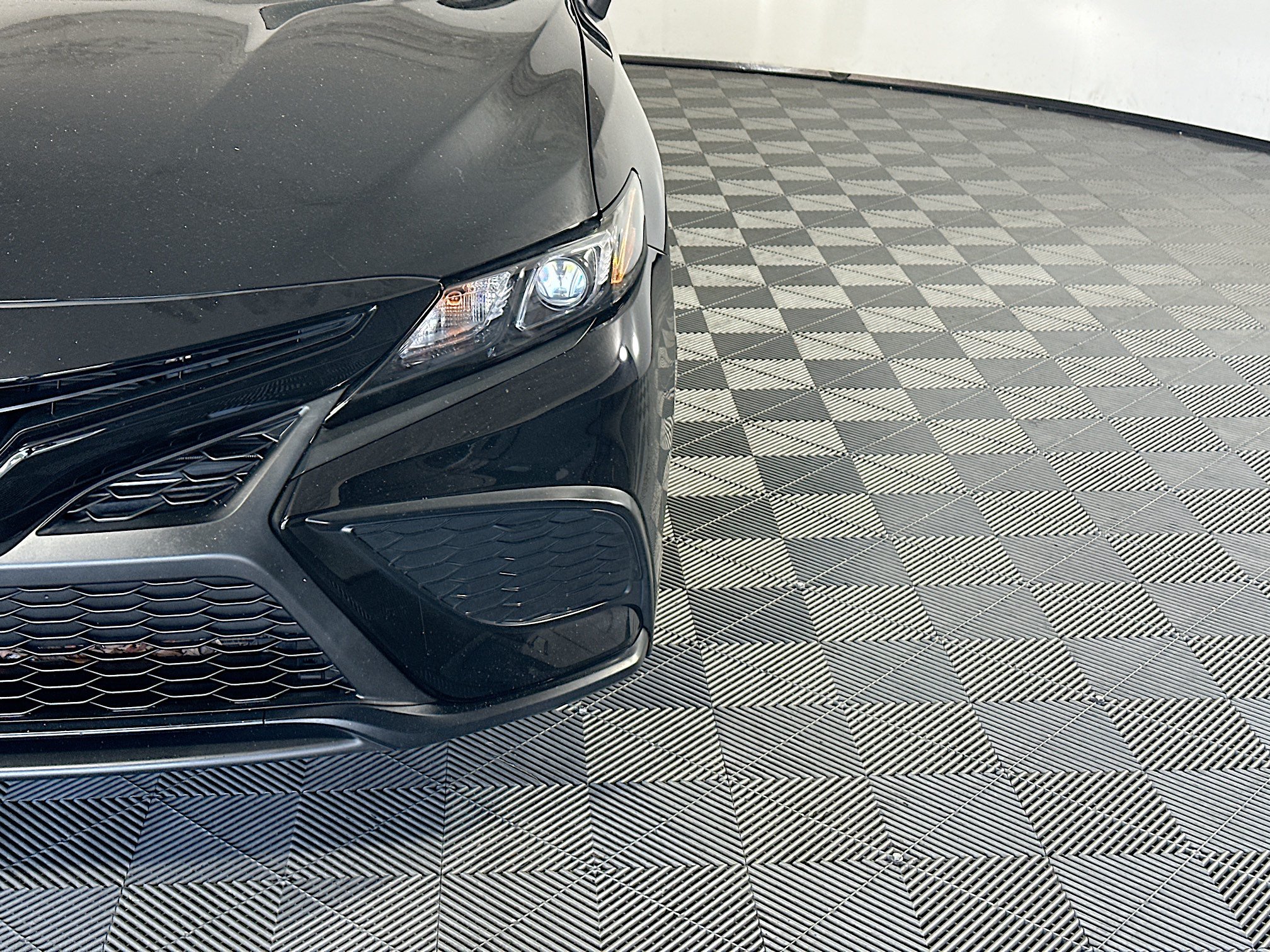 Used 2023 Toyota Camry SE FWD image 9