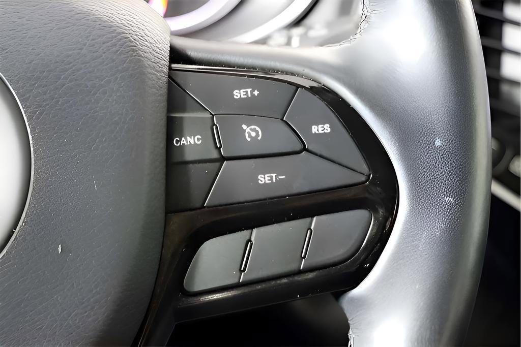 Used 2021 Jeep Cherokee Latitude Plus FWD image 29