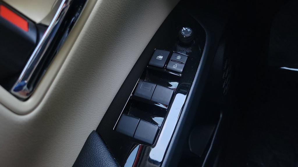 Certified 2022 Toyota Prius Limited FWD image 17