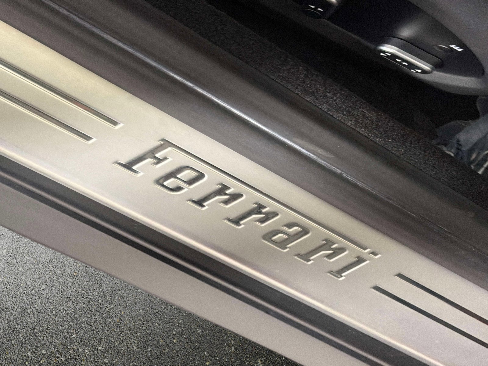 Used 2018 Ferrari GTC4Lusso T RWD image 25
