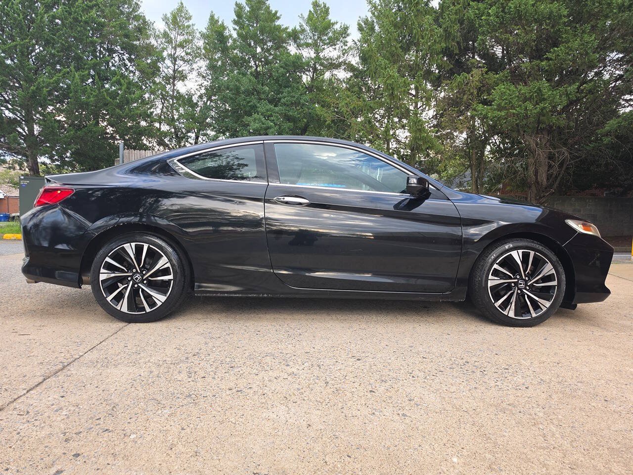 Used 2016 Honda Accord EX-L image 2