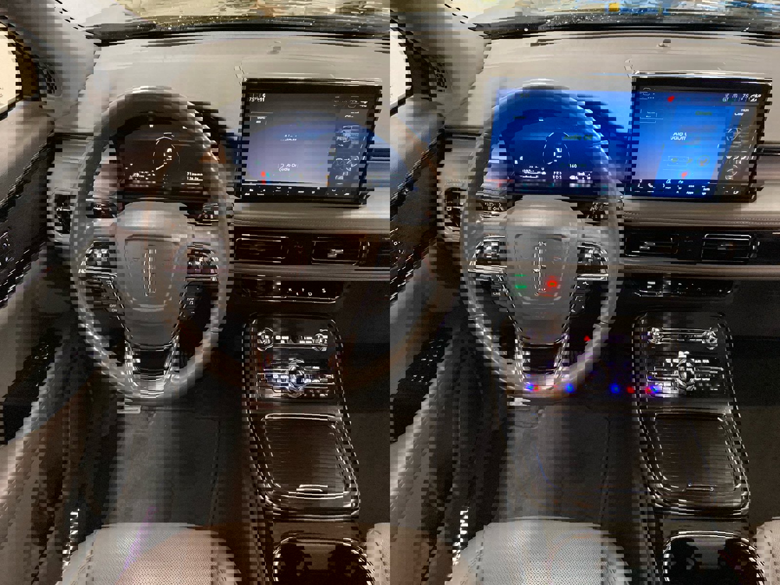 Certified 2022 Lincoln Nautilus Reserve w/ Cargo Utility Package image 11