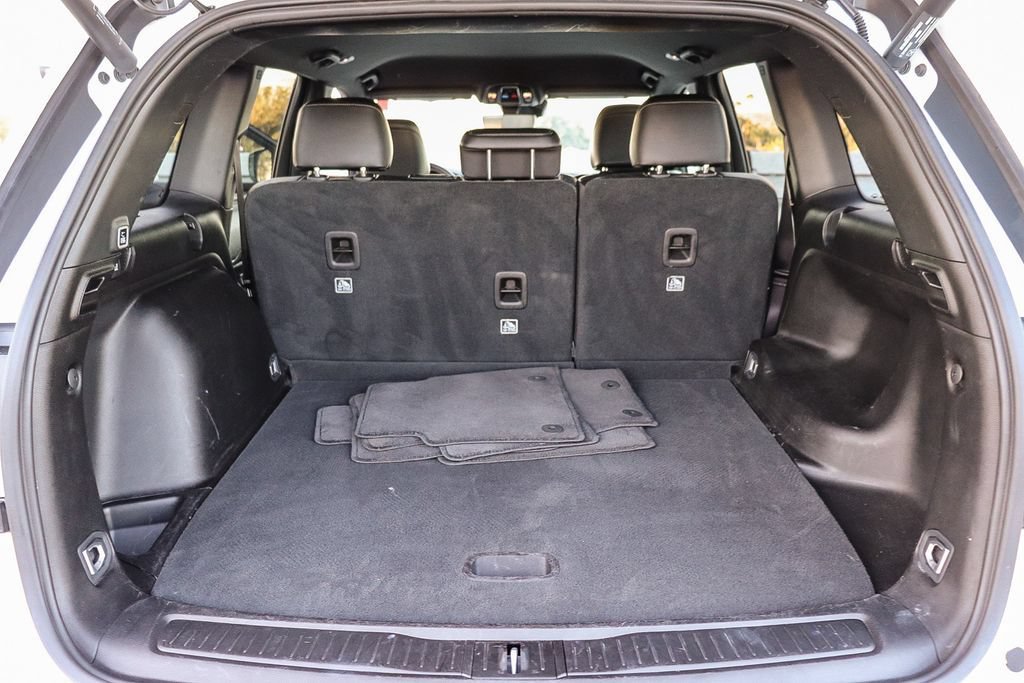 Used 2025 Jeep Grand Cherokee Altitude AWD/4WD image 28