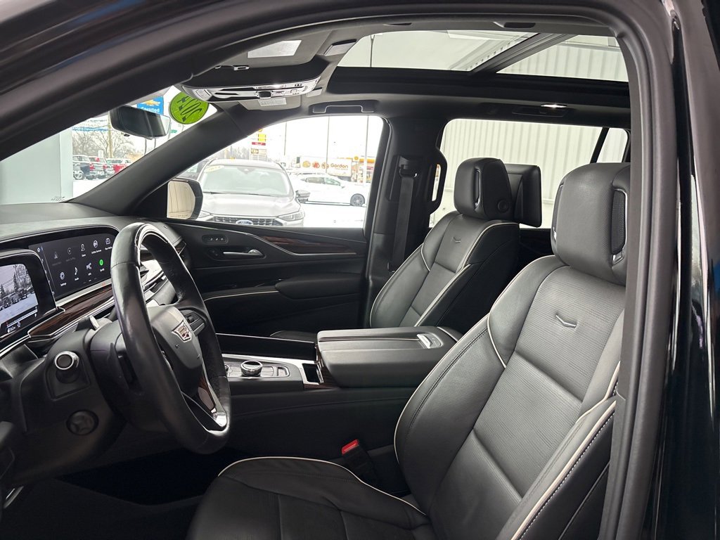 Used 2024 Cadillac Escalade ESV Premium Luxury image 8