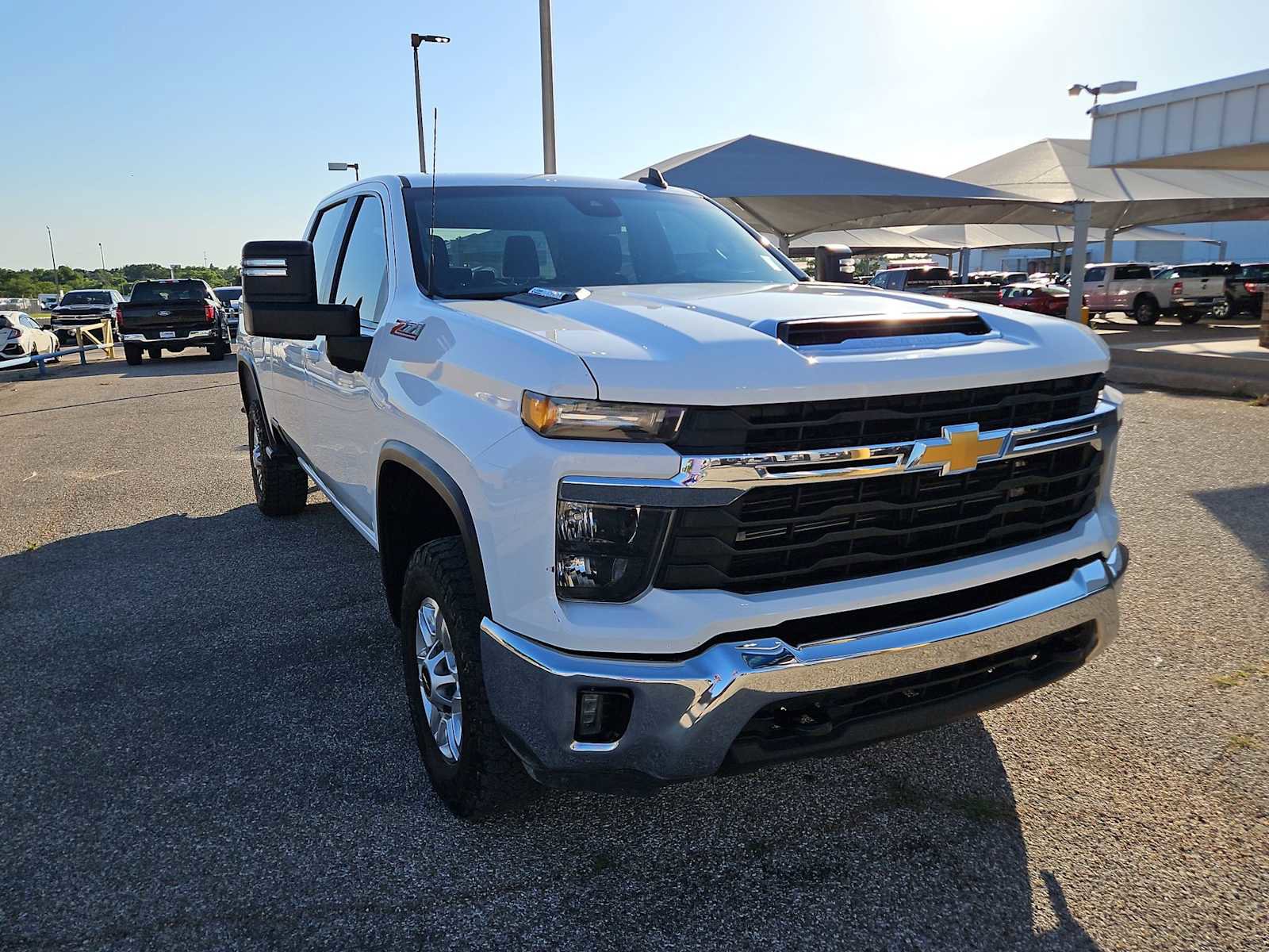 Used 2024 Chevrolet Silverado 2500 LT w/ Convenience Package AWD/4WD image 2