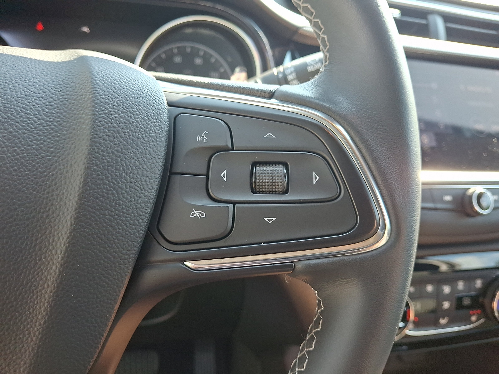 Used 2023 Buick Encore GX Select w/ Sport Touring Package AWD/4WD image 20