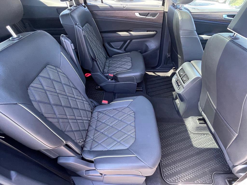 Used 2024 Volkswagen Atlas SEL Premium R-Line image 28