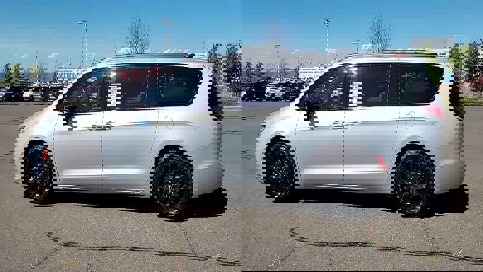 New 2026 Chrysler Pacifica Select image 5