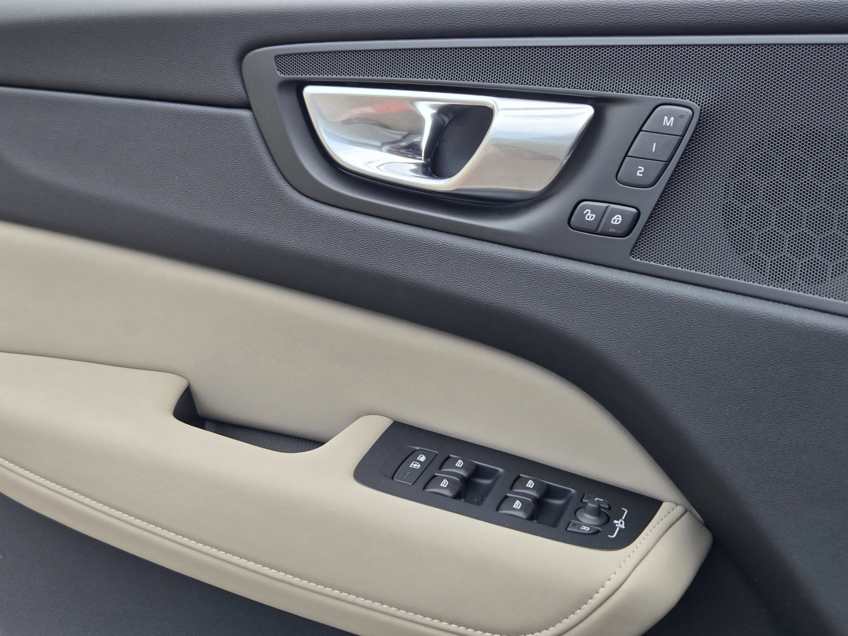 New 2026 Volvo XC60 B5 Plus w/ Protection Package Premier image 20