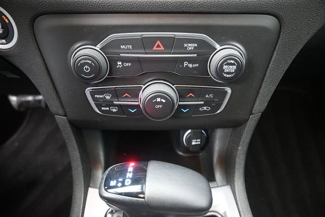 Used 2022 Dodge Charger SXT w/ Blacktop Package RWD image 4