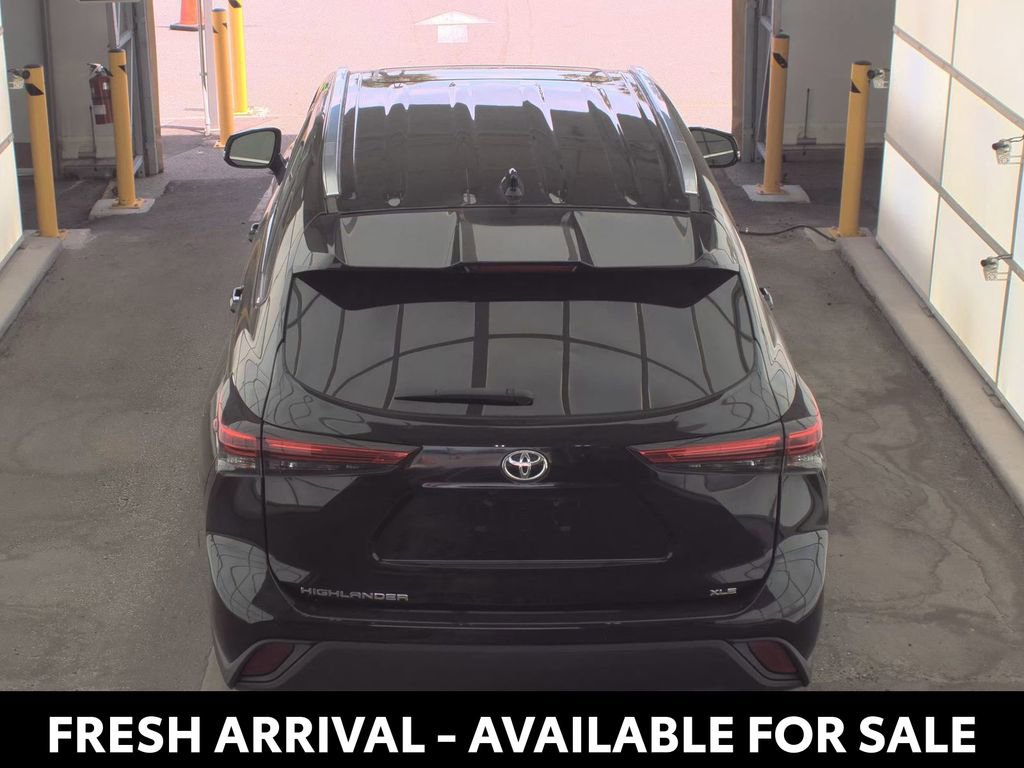Used 2021 Toyota Highlander XLE FWD image 5