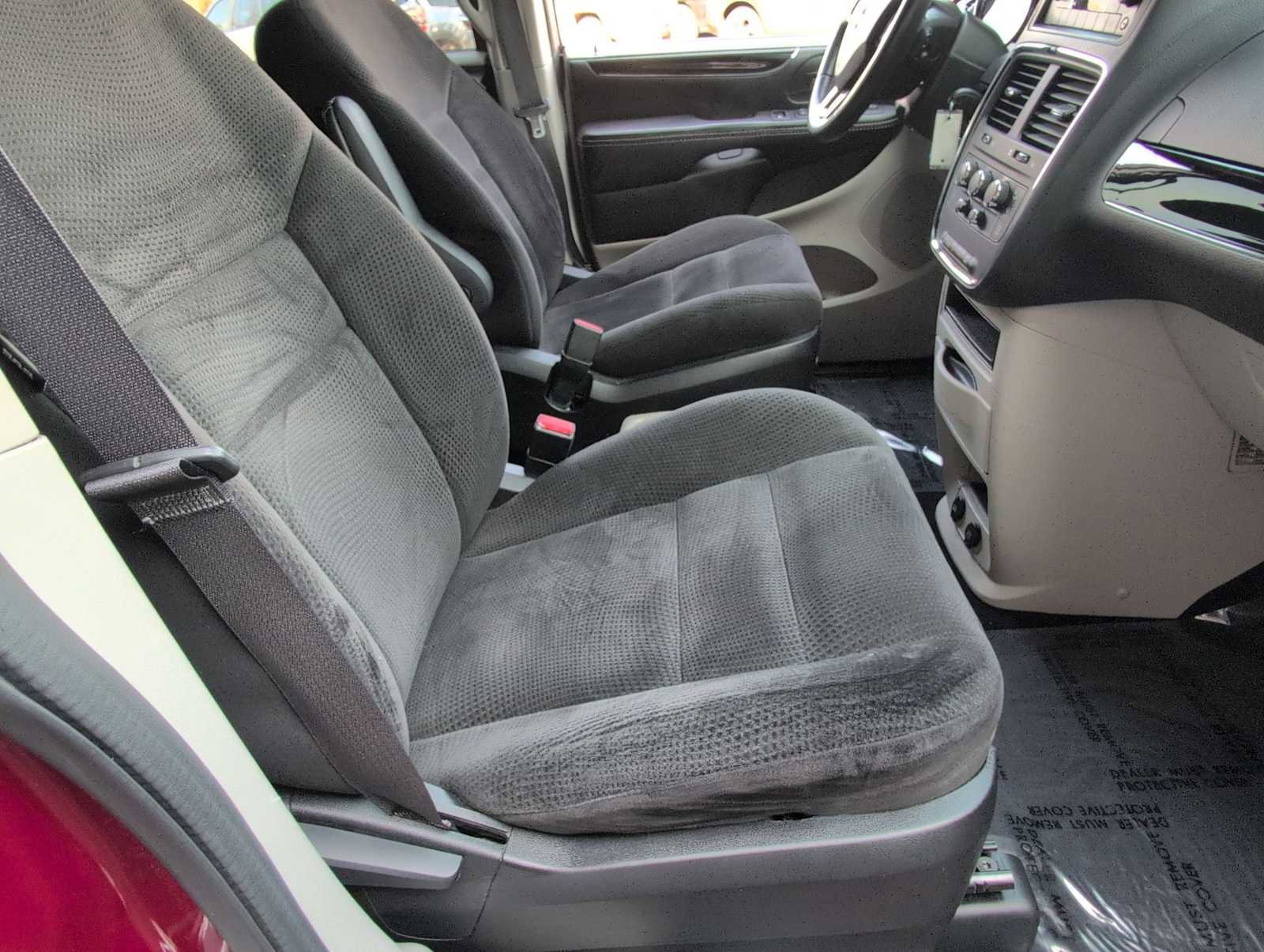 Used 2015 Dodge Grand Caravan SE image 19