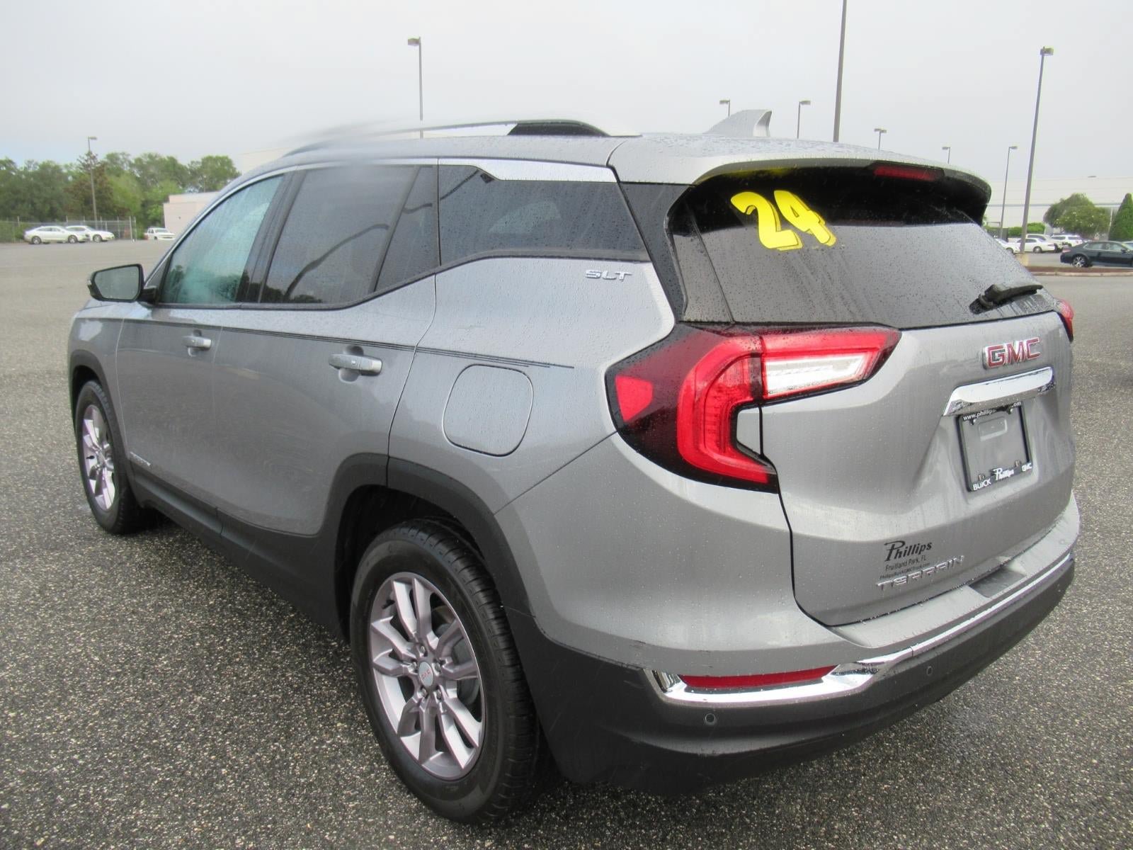 Used 2024 GMC Terrain SLT w/ Infotainment Package II FWD image 5