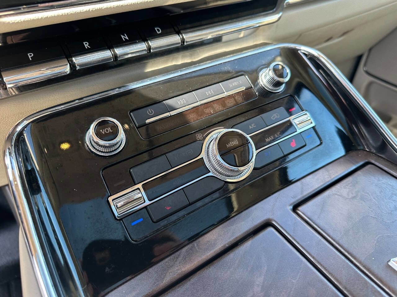 Used 2019 Lincoln Navigator L Reserve image 28