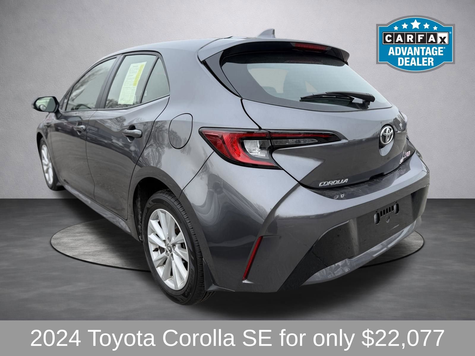 Used 2024 Toyota Corolla SE w/ SE Package FWD image 3