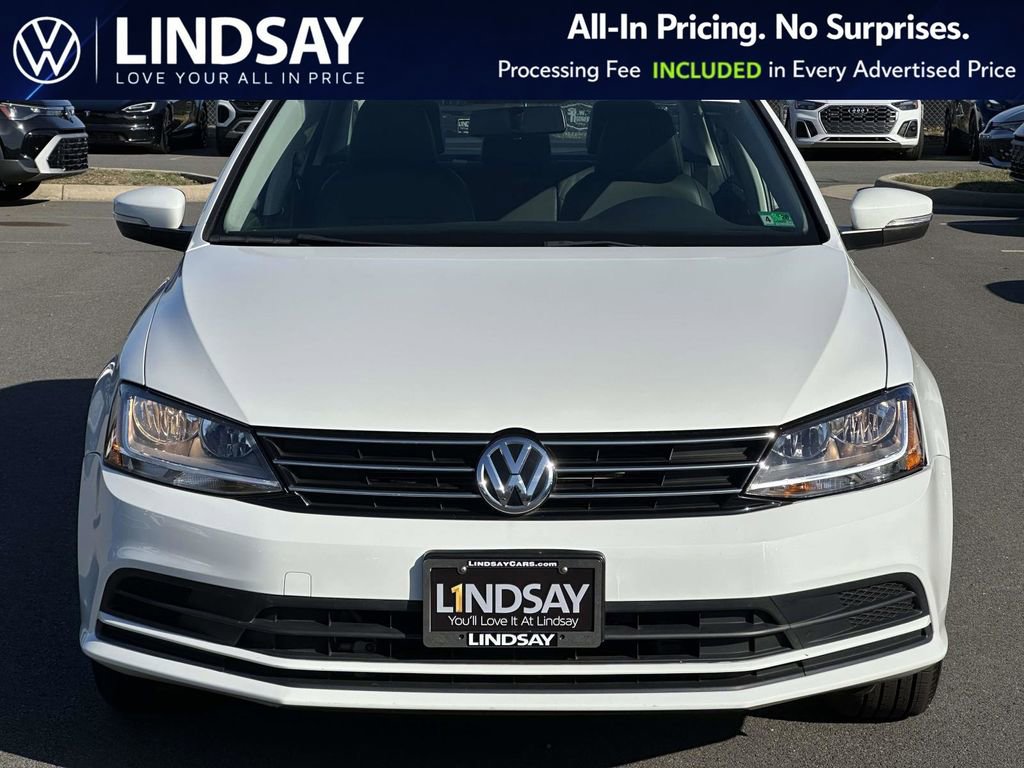 Used 2017 Volkswagen Jetta SE image 3