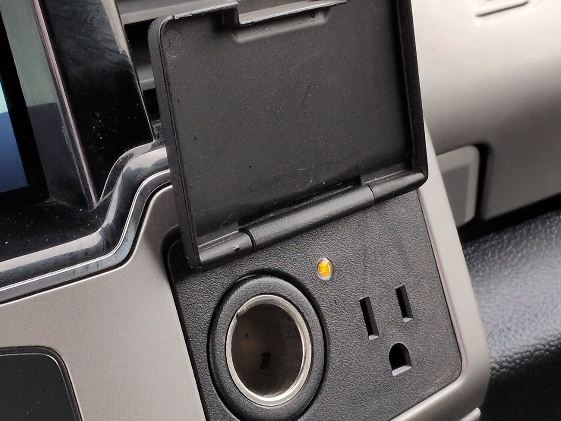 Certified 2022 Ford F350 Lariat w/ Black Appearance Package image 26