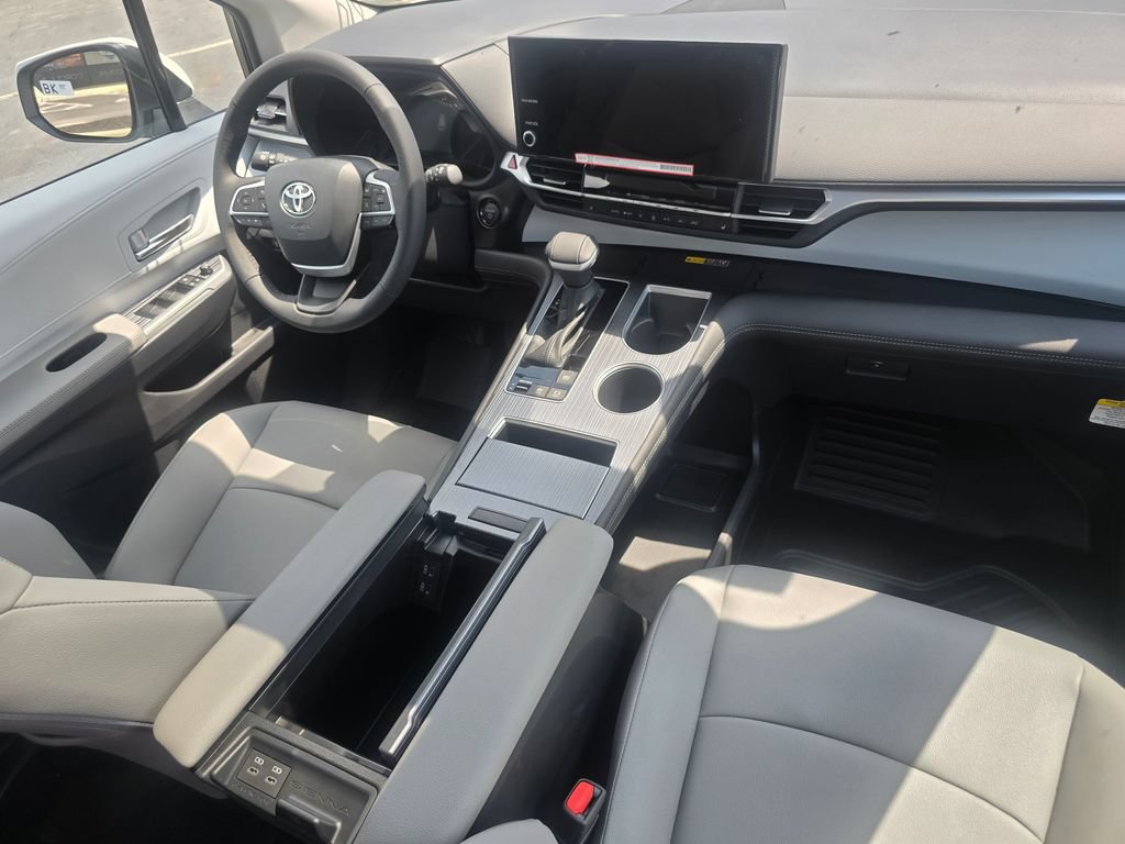 Used 2025 Toyota Sienna XLE FWD image 24