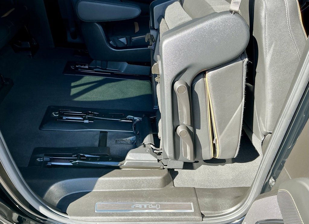 Used 2023 GMC Yukon XL AT4 image 24