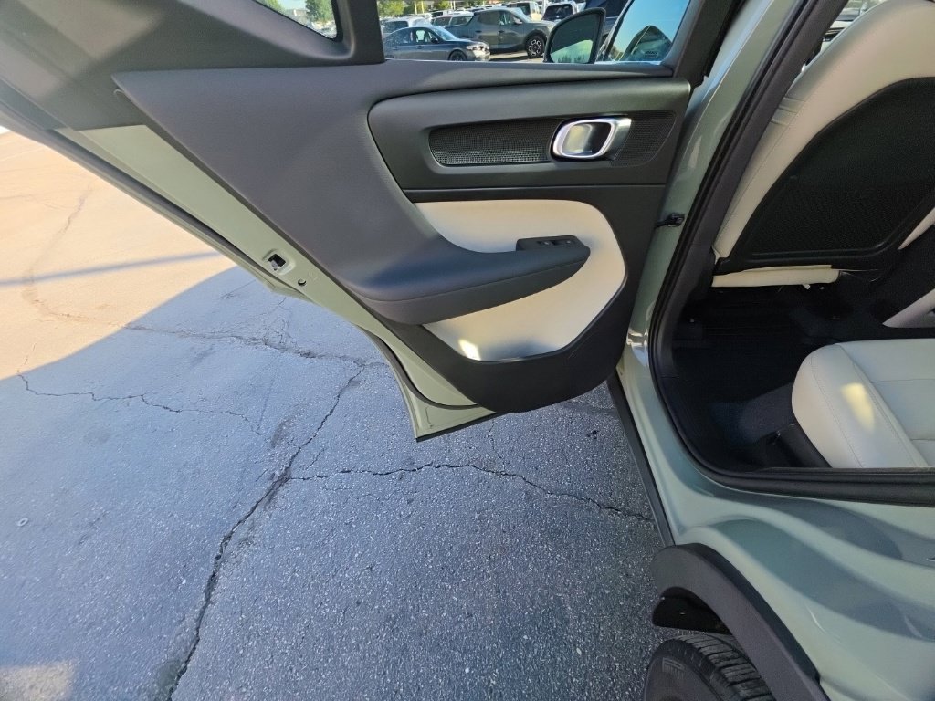 Used 2023 Volvo XC40 B5 Ultimate w/ Protection Package Premier AWD/4WD image 26