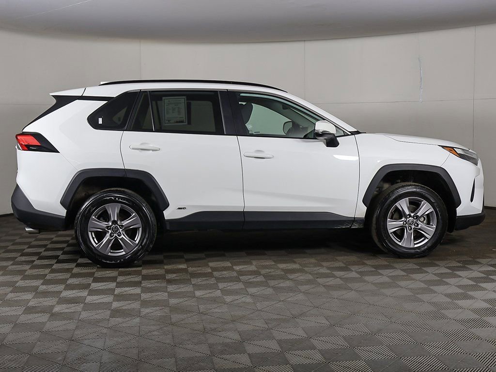 Used 2025 Toyota RAV4 XLE AWD/4WD image 16
