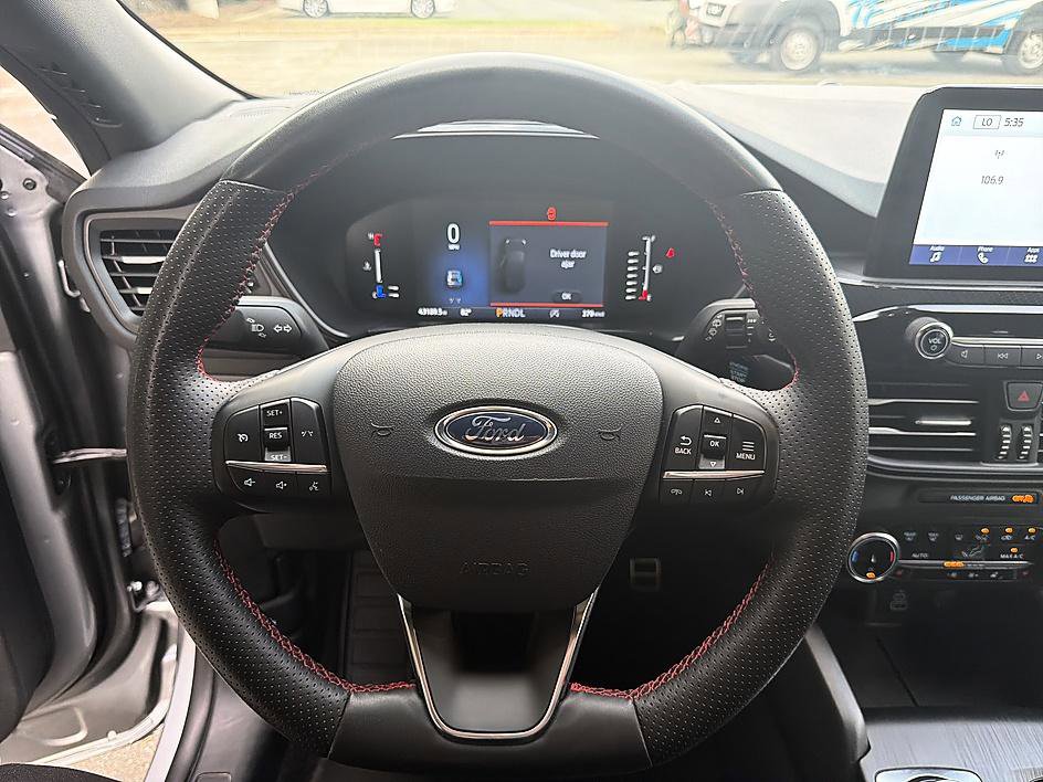 Used 2024 Ford Escape ST-Line image 13