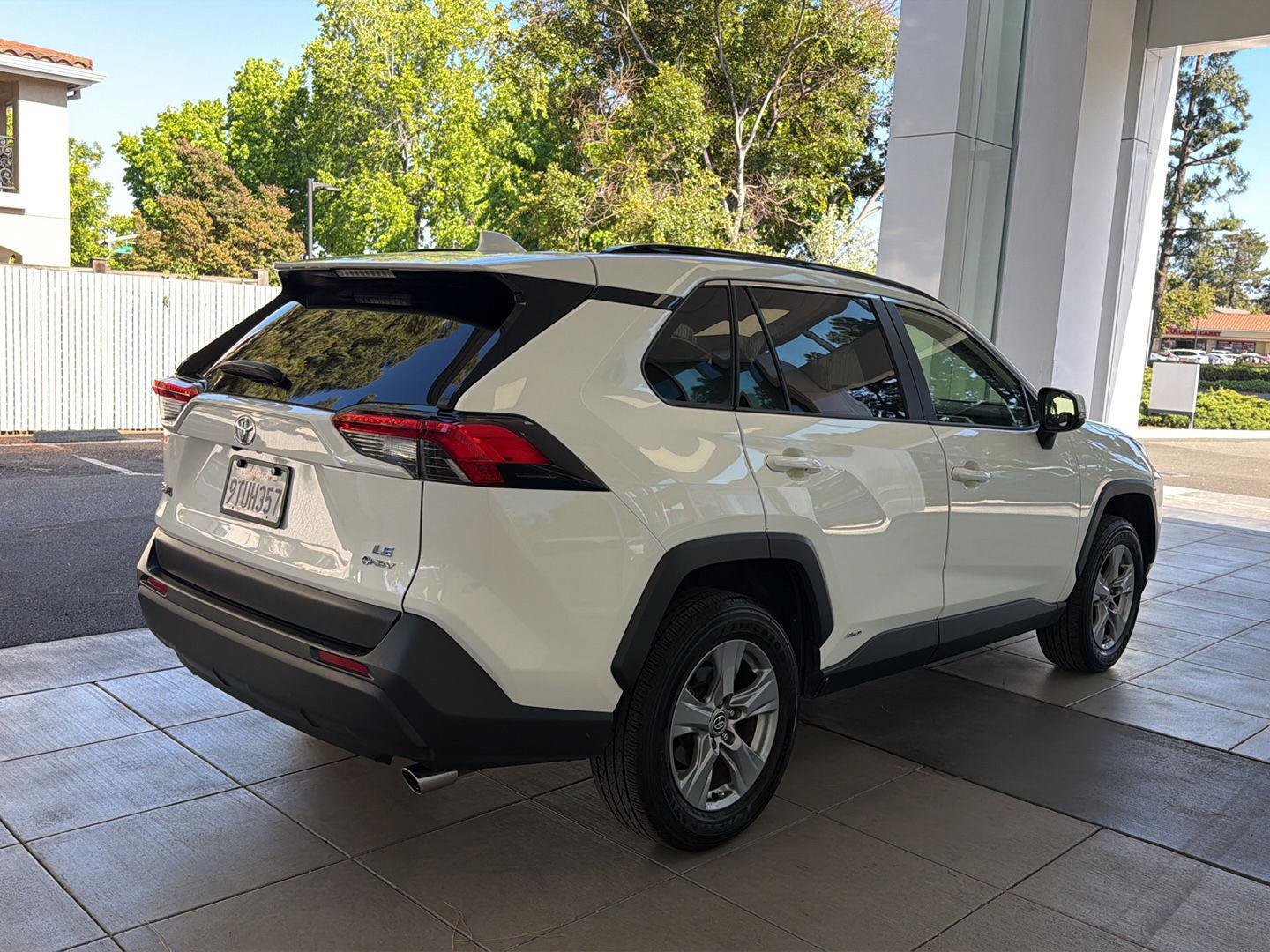 Used 2025 Toyota RAV4 LE AWD/4WD image 5