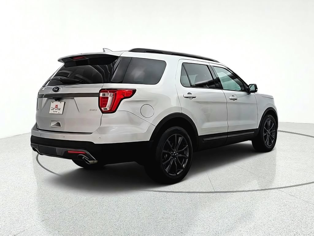Used 2017 Ford Explorer XLT w/ Equipment Group 202A AWD/4WD image 7
