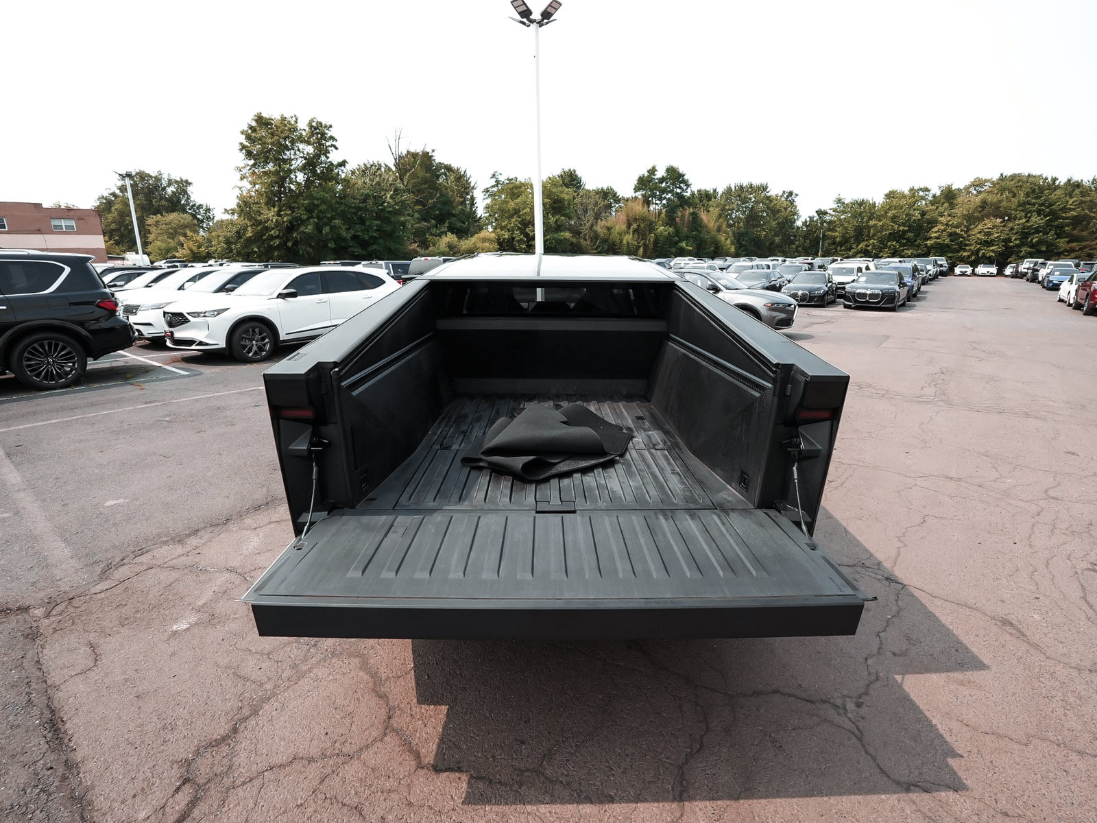 Used 2024 Tesla Cybertruck AWD Crew Cab image 48