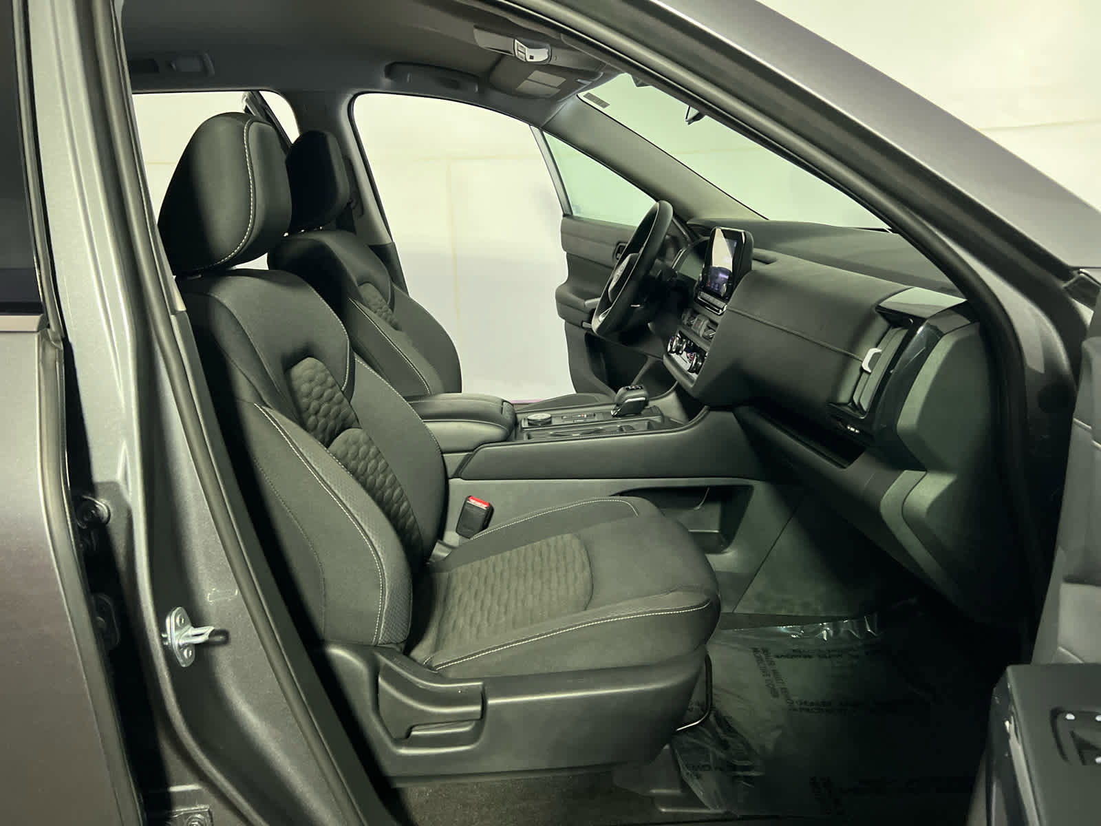 Used 2023 Nissan Pathfinder S image 21