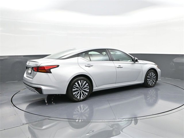 Used 2024 Nissan Altima 2.5 SV image 15