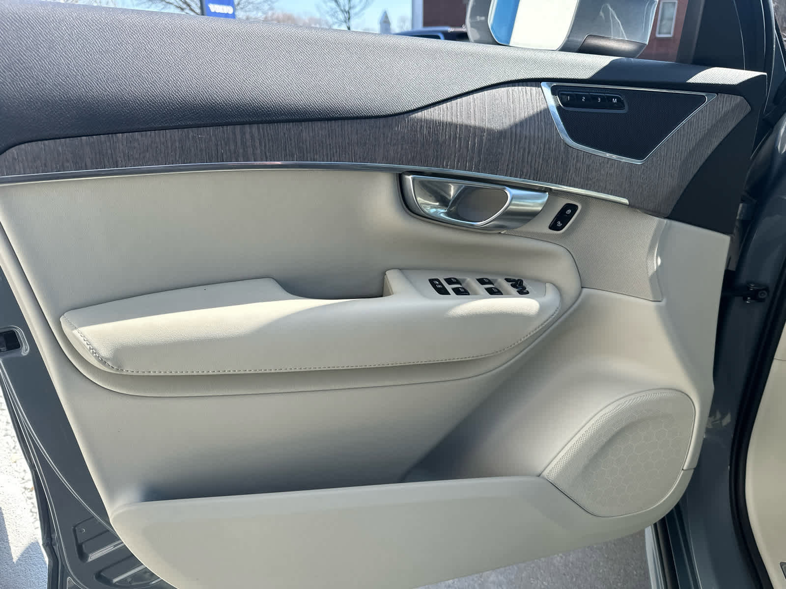 Used 2023 Volvo XC90 B6 Plus image 14