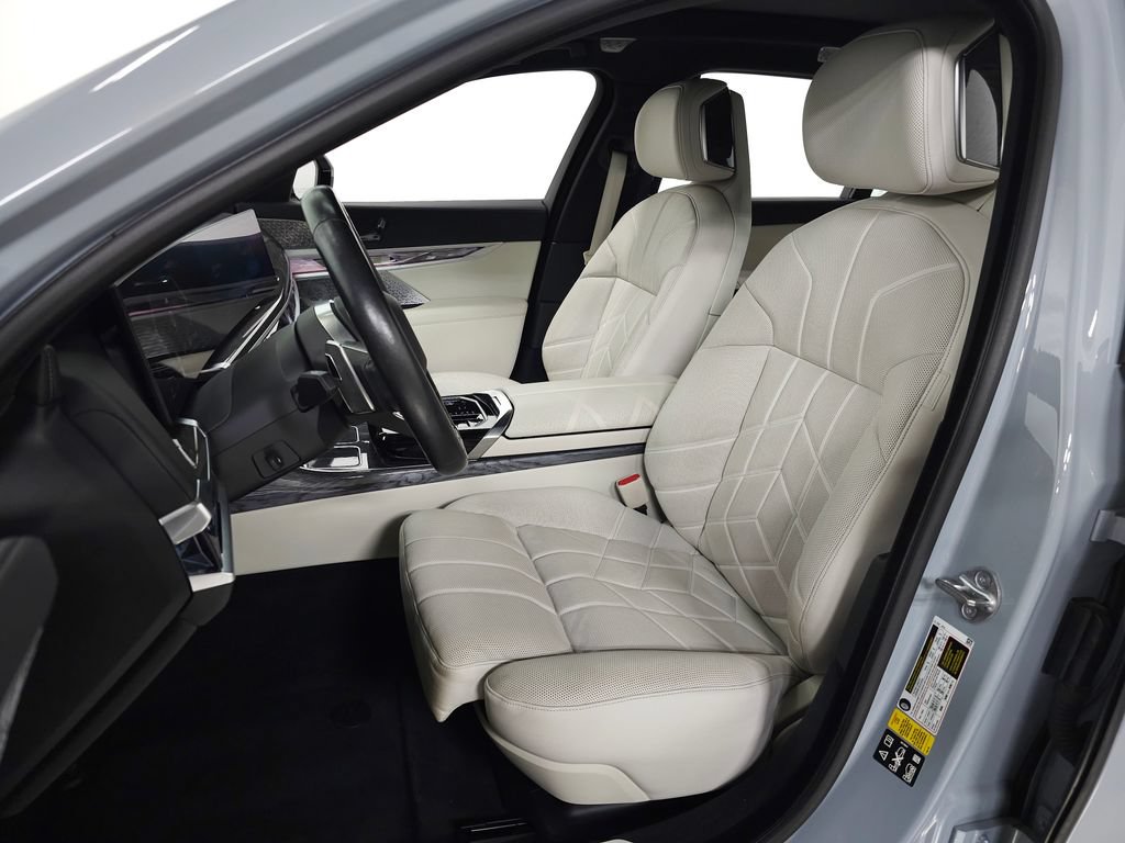 Used 2023 BMW 760i xDrive w/ Luxury Rear Seating Package AWD/4WD image 19