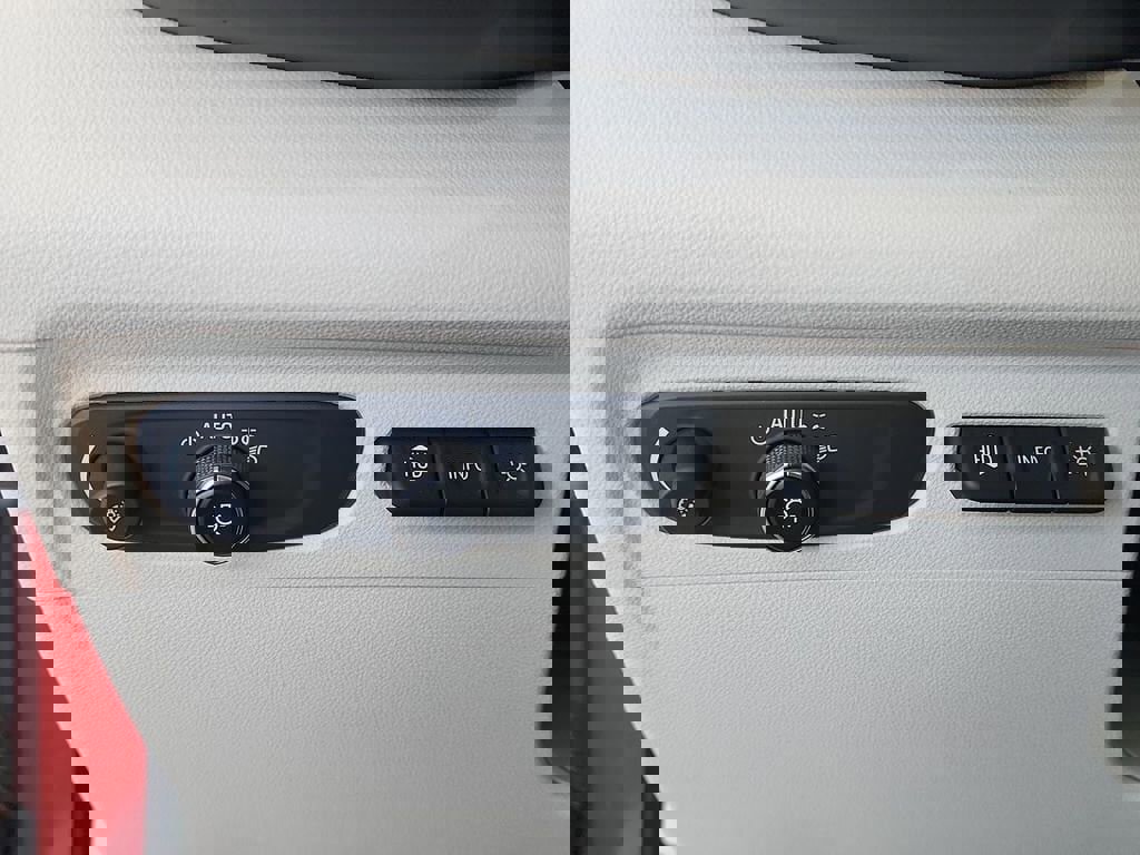 Certified 2021 Buick Envision Essence w/ Technology Package I image 18