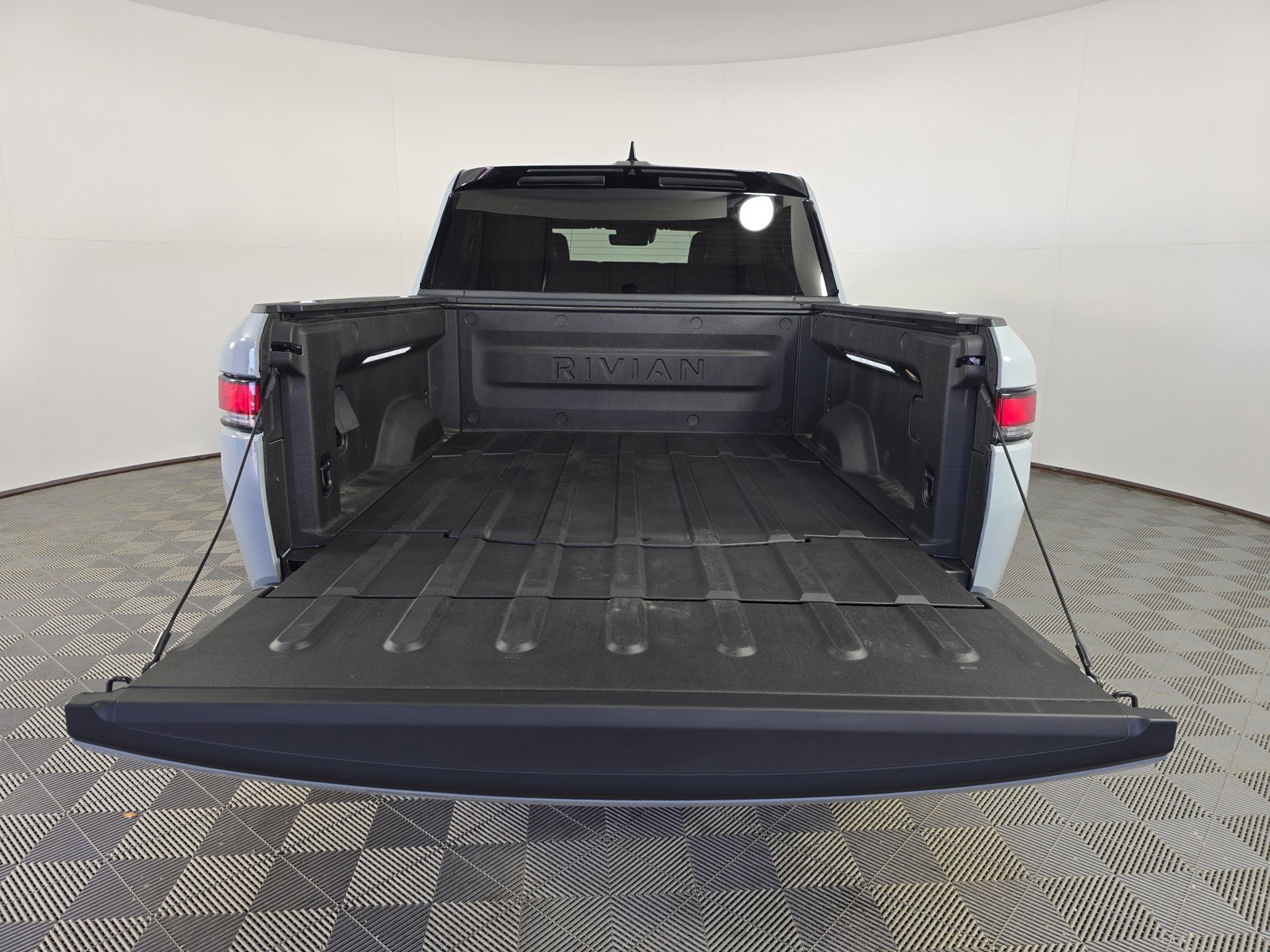 Used 2024 Rivian R1T Adventure AWD/4WD image 15