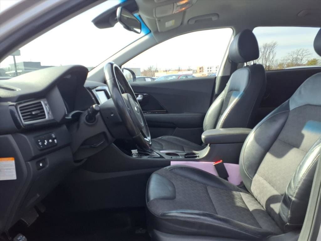 Used 2018 Kia Niro EX image 23