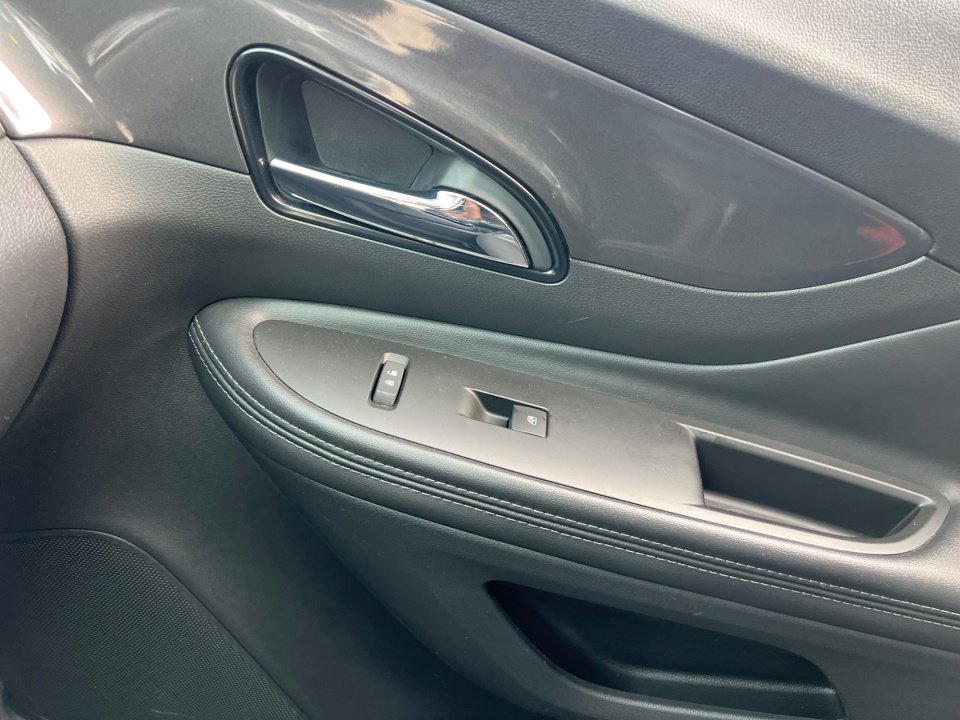 Used 2021 Buick Encore Preferred image 32