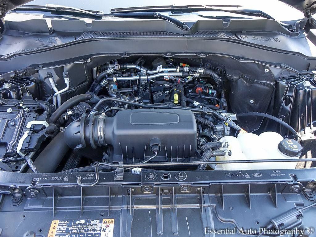Used 2023 Ford Explorer XLT w/ Equipment Group 202A AWD/4WD image 30