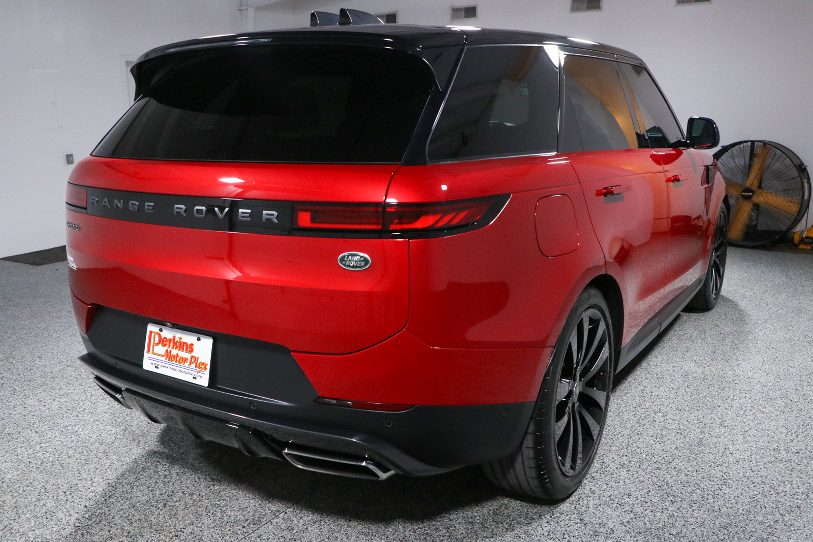 Used 2023 Land Rover Range Rover Sport SE AWD/4WD image 7