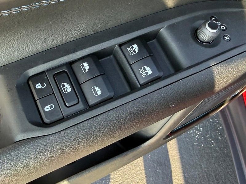 New 2026 Jeep Compass Latitude image 9